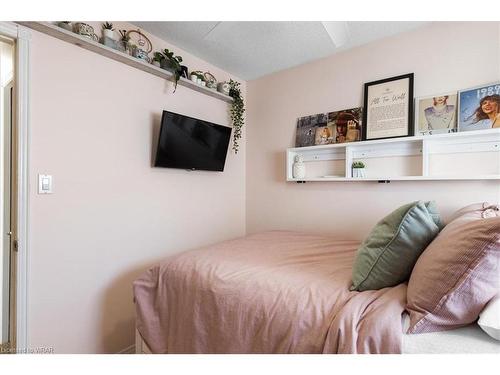 91 Foxhunt Road, Waterloo, ON - Indoor Photo Showing Bedroom