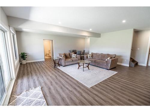 15 Hudson Drive, Brantford, ON - Indoor Photo Showing Living Room