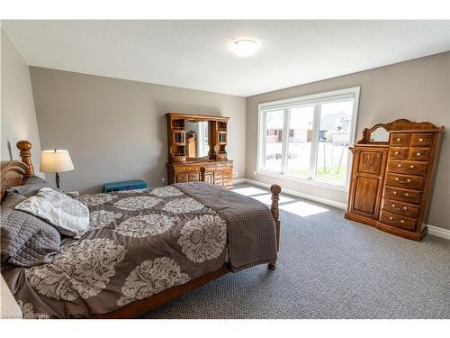 15 Hudson Drive, Brantford, ON - Indoor Photo Showing Bedroom