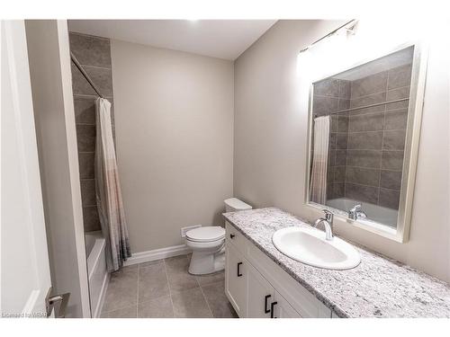 15 Hudson Drive, Brantford, ON - Indoor Photo Showing Bathroom