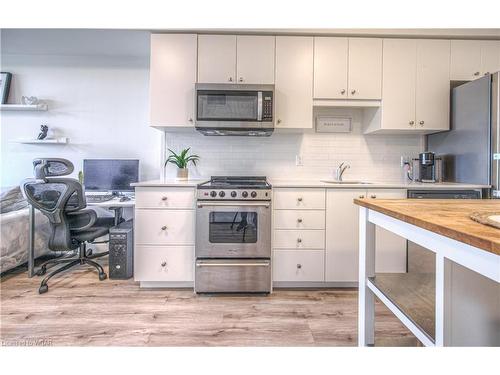 420-110 Fergus Avenue, Kitchener, ON - Indoor Photo Showing Kitchen