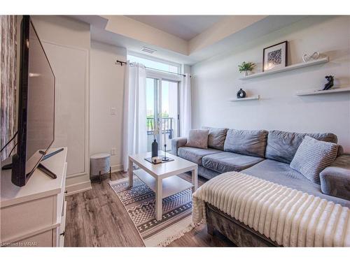 420-110 Fergus Avenue, Kitchener, ON - Indoor Photo Showing Living Room