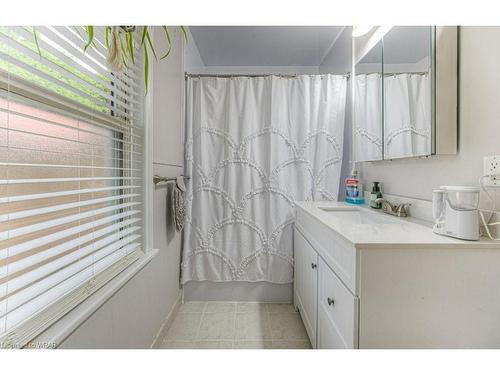 33 Hett Avenue, Kitchener, ON - Indoor Photo Showing Bathroom