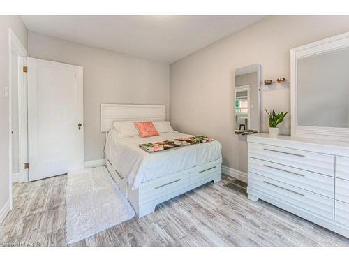 33 Hett Avenue, Kitchener, ON - Indoor Photo Showing Bedroom