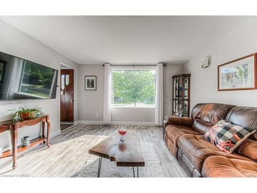 33 Hett Avenue, Kitchener, ON - Indoor Photo Showing Living Room