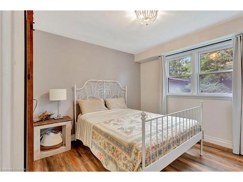 53 Stewart Avenue, Cambridge, ON - Indoor Photo Showing Bedroom