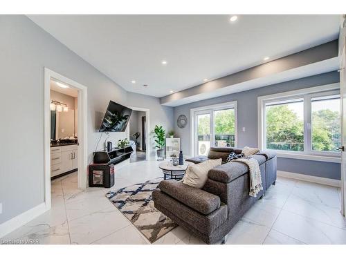 302-234 Heiman Street, Kitchener, ON - Indoor Photo Showing Living Room