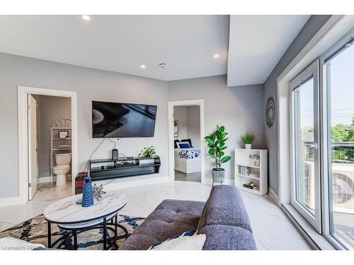 302-234 Heiman Street, Kitchener, ON - Indoor Photo Showing Living Room