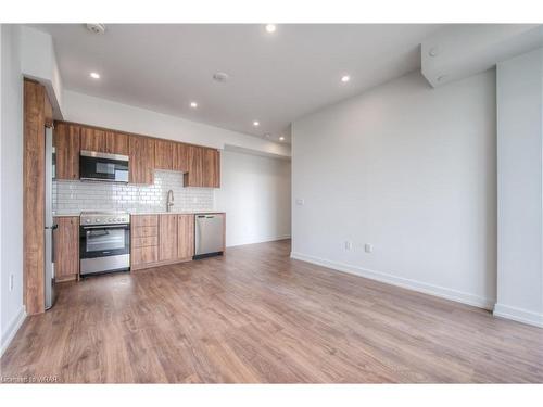 609-15 Wellington Street S, Kitchener, ON - Indoor Photo Showing Kitchen