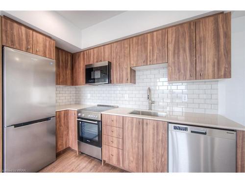 609-15 Wellington Street S, Kitchener, ON - Indoor Photo Showing Kitchen With Stainless Steel Kitchen With Upgraded Kitchen