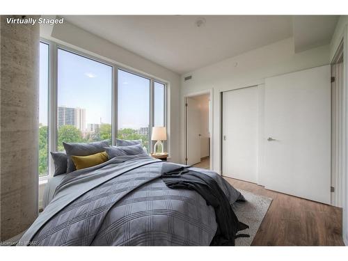 609-15 Wellington Street S, Kitchener, ON - Indoor Photo Showing Bedroom