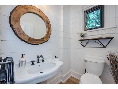 24 Park Avenue, Cambridge, ON - Indoor Photo Showing Bathroom