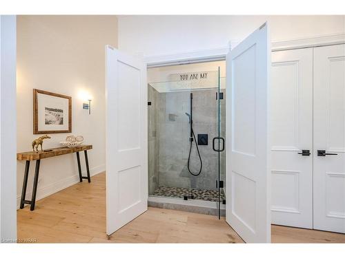24 Park Avenue, Cambridge, ON - Indoor Photo Showing Bathroom