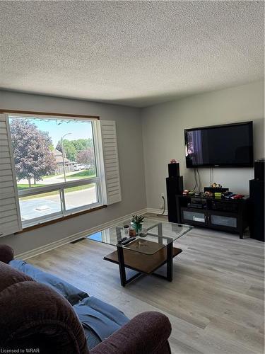 501 3Rd Street, Hanover, ON - Indoor Photo Showing Living Room