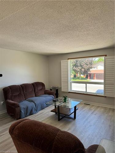 501 3Rd Street, Hanover, ON - Indoor Photo Showing Living Room