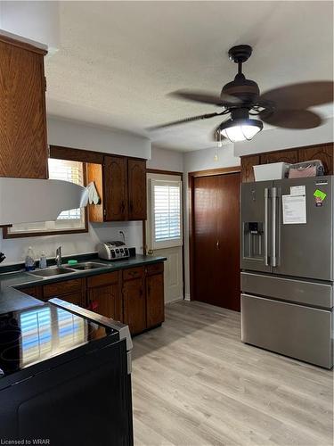 501 3Rd Street, Hanover, ON - Indoor Photo Showing Kitchen With Double Sink