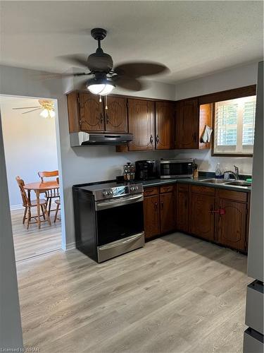 501 3Rd Street, Hanover, ON - Indoor Photo Showing Kitchen With Double Sink