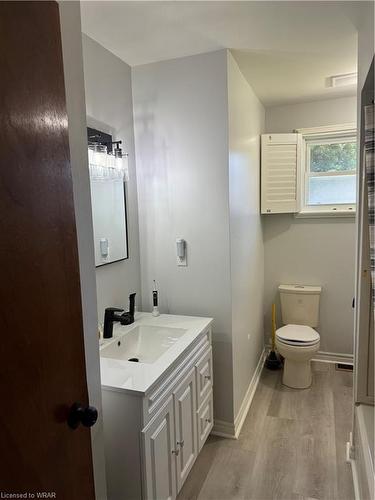 501 3Rd Street, Hanover, ON - Indoor Photo Showing Bathroom