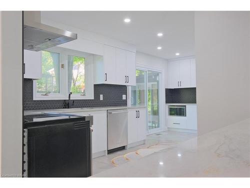 264 Shakespeare Drive, Waterloo, ON - Indoor Photo Showing Kitchen