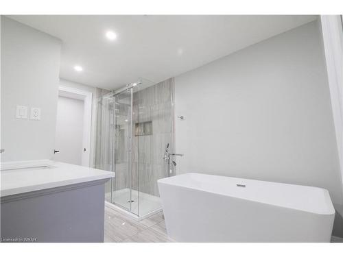 264 Shakespeare Drive, Waterloo, ON - Indoor Photo Showing Bathroom