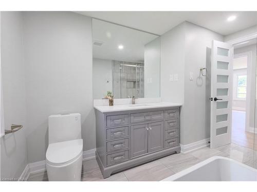 264 Shakespeare Drive, Waterloo, ON - Indoor Photo Showing Bathroom