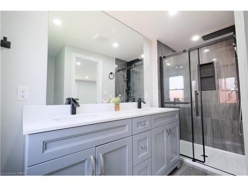 264 Shakespeare Drive, Waterloo, ON - Indoor Photo Showing Bathroom