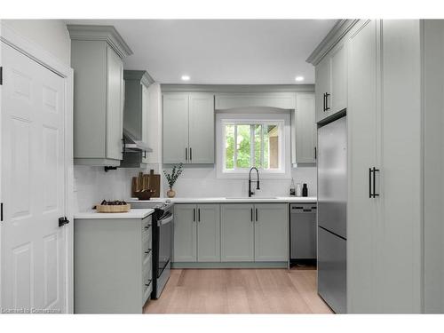 71 Taylor Road Road, Bracebridge, ON - Indoor Photo Showing Kitchen With Upgraded Kitchen