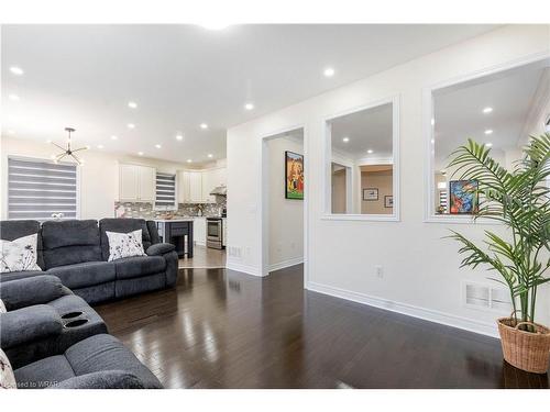 599 Pinery Trail, Waterloo, ON - Indoor Photo Showing Living Room