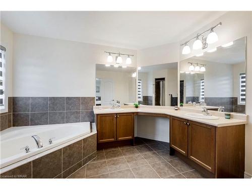 599 Pinery Trail, Waterloo, ON - Indoor Photo Showing Bathroom