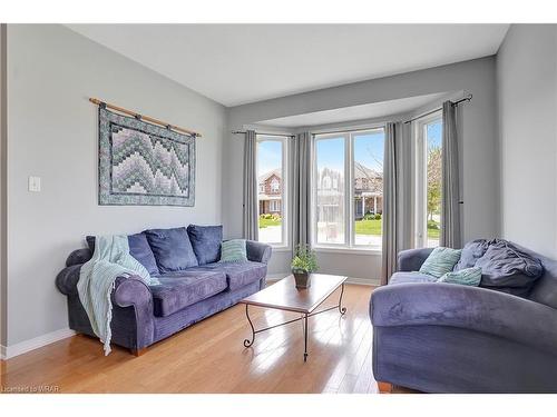 32 Apple Ridge Drive, Kitchener, ON - Indoor Photo Showing Living Room