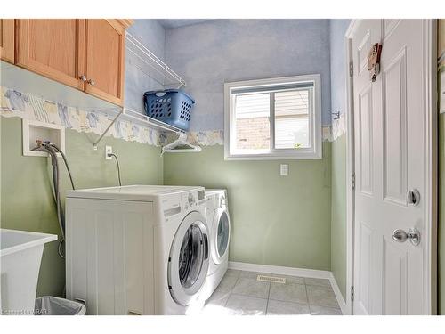 32 Apple Ridge Drive, Kitchener, ON - Indoor Photo Showing Laundry Room