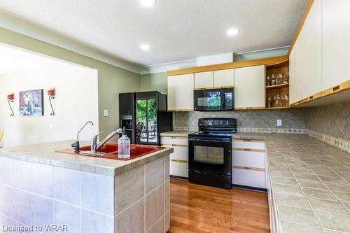 199 Riverbank Drive, Cambridge, ON - Indoor Photo Showing Kitchen