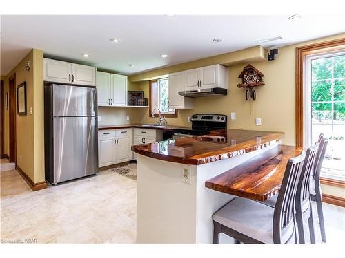 199 Riverbank Drive, Cambridge, ON - Indoor Photo Showing Kitchen