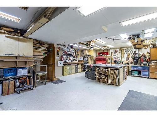 199 Riverbank Drive, Cambridge, ON - Indoor Photo Showing Garage