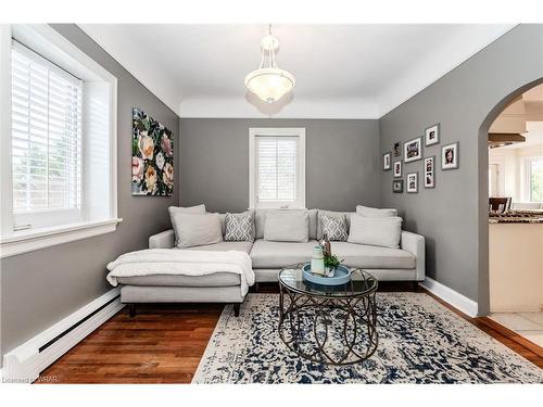 218 Woolwich Street, Kitchener, ON - Indoor Photo Showing Living Room