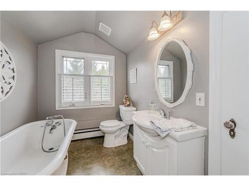 218 Woolwich Street, Kitchener, ON - Indoor Photo Showing Bathroom