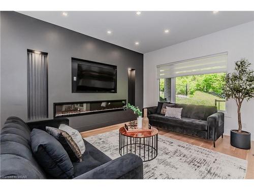 320 Otterbein Road, Kitchener, ON - Indoor Photo Showing Living Room