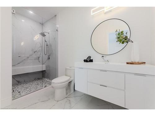 320 Otterbein Road, Kitchener, ON - Indoor Photo Showing Bathroom