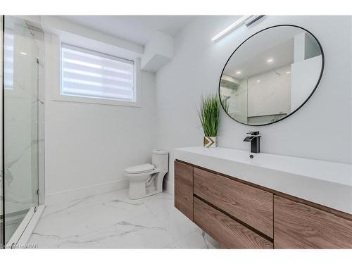 320 Otterbein Road, Kitchener, ON - Indoor Photo Showing Bathroom