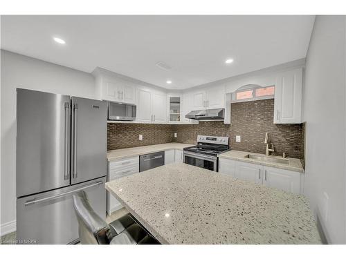 8 Bugdale Drive, Cambridge, ON - Indoor Photo Showing Kitchen With Upgraded Kitchen