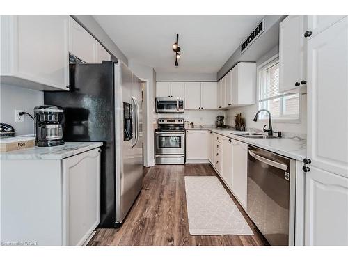 111 Wheatland Drive, Cambridge, ON - Indoor Photo Showing Kitchen With Double Sink