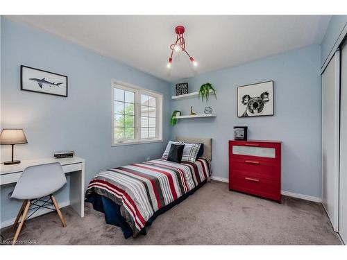 111 Wheatland Drive, Cambridge, ON - Indoor Photo Showing Bedroom