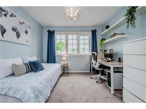 111 Wheatland Drive, Cambridge, ON - Indoor Photo Showing Bedroom