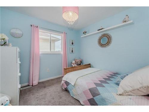 111 Wheatland Drive, Cambridge, ON - Indoor Photo Showing Bedroom