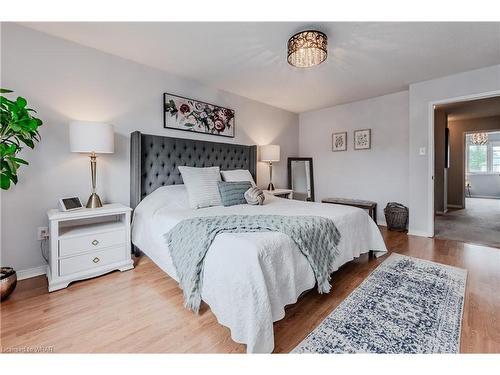 111 Wheatland Drive, Cambridge, ON - Indoor Photo Showing Bedroom