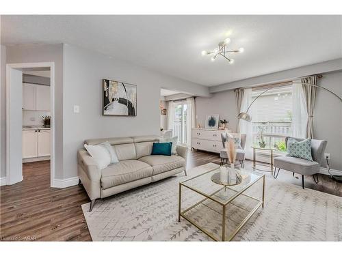 111 Wheatland Drive, Cambridge, ON - Indoor Photo Showing Living Room