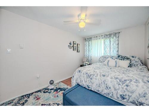 26-90 Magnolia Drive, Hamilton, ON - Indoor Photo Showing Bedroom