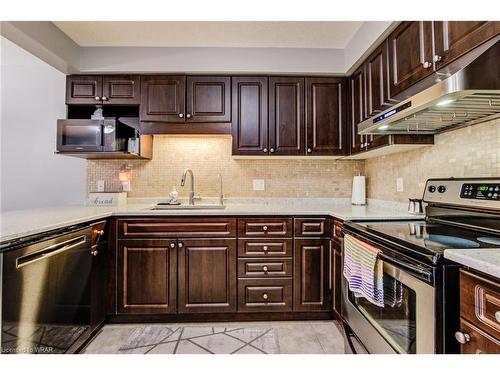 10-42 Fallowfield Drive, Kitchener, ON - Indoor Photo Showing Kitchen