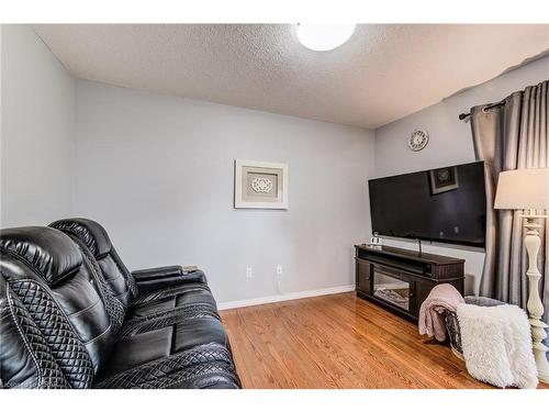 10-42 Fallowfield Drive, Kitchener, ON - Indoor With Fireplace