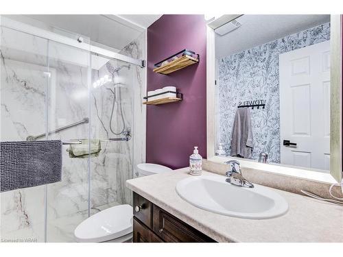 10-42 Fallowfield Drive, Kitchener, ON - Indoor Photo Showing Bathroom